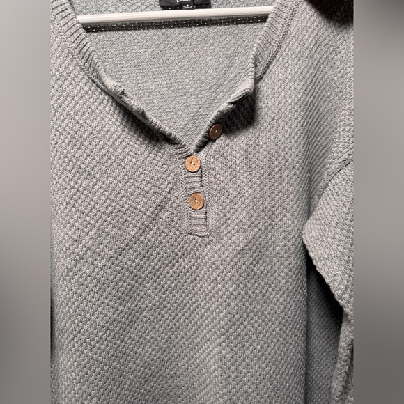 Lulu’s Textured Henley Knit Pullover — Light Grey (Size small) - Picture 4 of 6